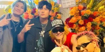 周杰倫現身BIGBANG演唱會!送花籃祝賀20週年曬出合照