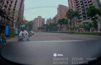 汽車右轉機車硬鑽？ 三重集賢路碰撞畫面曝光