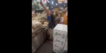 450元菱角疑臭酸!台中男怒衝攤位狂撒菱角 女攤商求饒、警追查涉4罪
