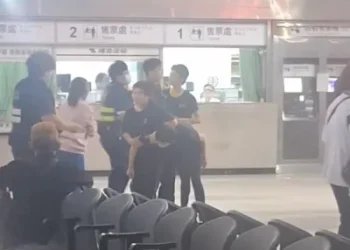 聊天太大聲引爆衝突！ 　宜蘭火車站前兩派人馬互嗆4人遭送辦