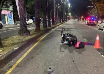 高雄凌晨死亡車禍！男不明原因撞分隔島　送醫仍不治