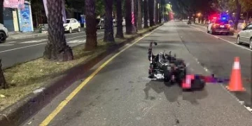 高雄凌晨死亡車禍！男不明原因撞分隔島　送醫仍不治