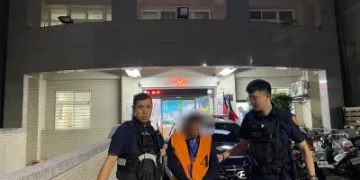 高雄驚悚砍人!62歲男持20公分水果刀砍妻 友人空手奪刀濺血