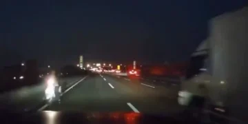 恐佈！　台中70歲翁酒駕國道1號內側車道逆向騎機車