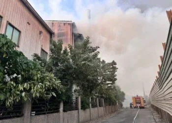 快訊／高雄岡山廢棄工廠火警！延燒綠能工廠「搶救中」