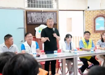 台中大楊國小跑道使用逾17年龜裂下陷　蔡其昌會勘爭取850萬元整建