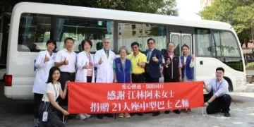 96歲阿嬤暖捐21人座中巴!騎單車當志工22年 退休仍不忘助人