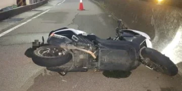 機車撞護欄騎士彈飛落水溝送醫不治！　豐原驚傳死亡車禍