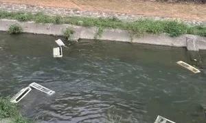 冷氣被放生?台中冷氣室內機丟柳川 環保局:已派員稽查清除