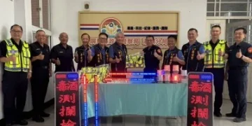潮州福安宮暖心捐贈交通裝備！LED警示燈、反光背心助警執勤更安全