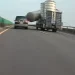台88快速道路水塔掉落砸車！　警方追查肇事貨車究辦