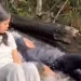 影／驚悚墜落畫面曝！印尼25歲女遊客瀑布戲水滑倒 　「瞬間遭沖走」尋獲已溺斃