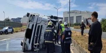 台中港區死亡車禍！　預拌混凝土車翻覆駕駛傷重不治