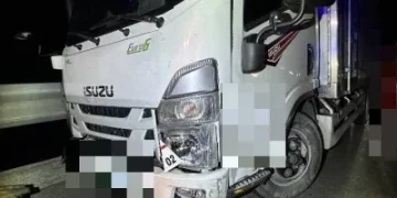 國道1號彰化溪州路段貨車自撞護欄　連撞內外側護欄釀事故