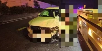 國道1號彰化秀水段凌晨車禍!小客車自撞護欄再遭追撞 2駕駛受傷