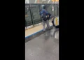 高雄捷運男疑尾隨女高中生！月台一路緊貼進車廂　目擊者喝斥、高捷調資料追查