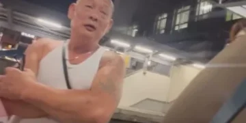 影／阿北站內吸菸不爽被勸導！火大狂罵「兇什麼東西」　乘客霸氣反嗆：是在大聲什麼